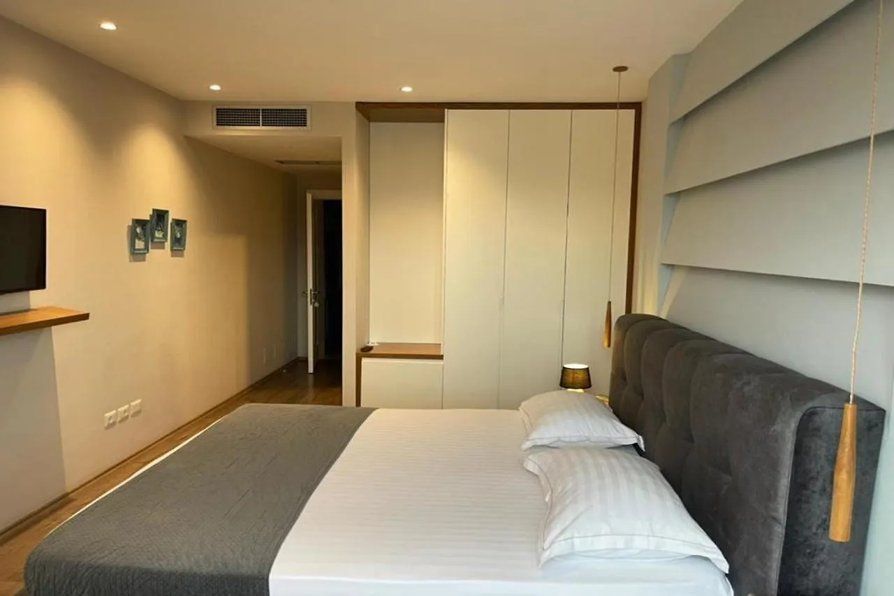 Light Hotel Tirana 3*,