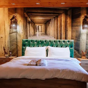 Keshtjella Xhabeqos Hotel