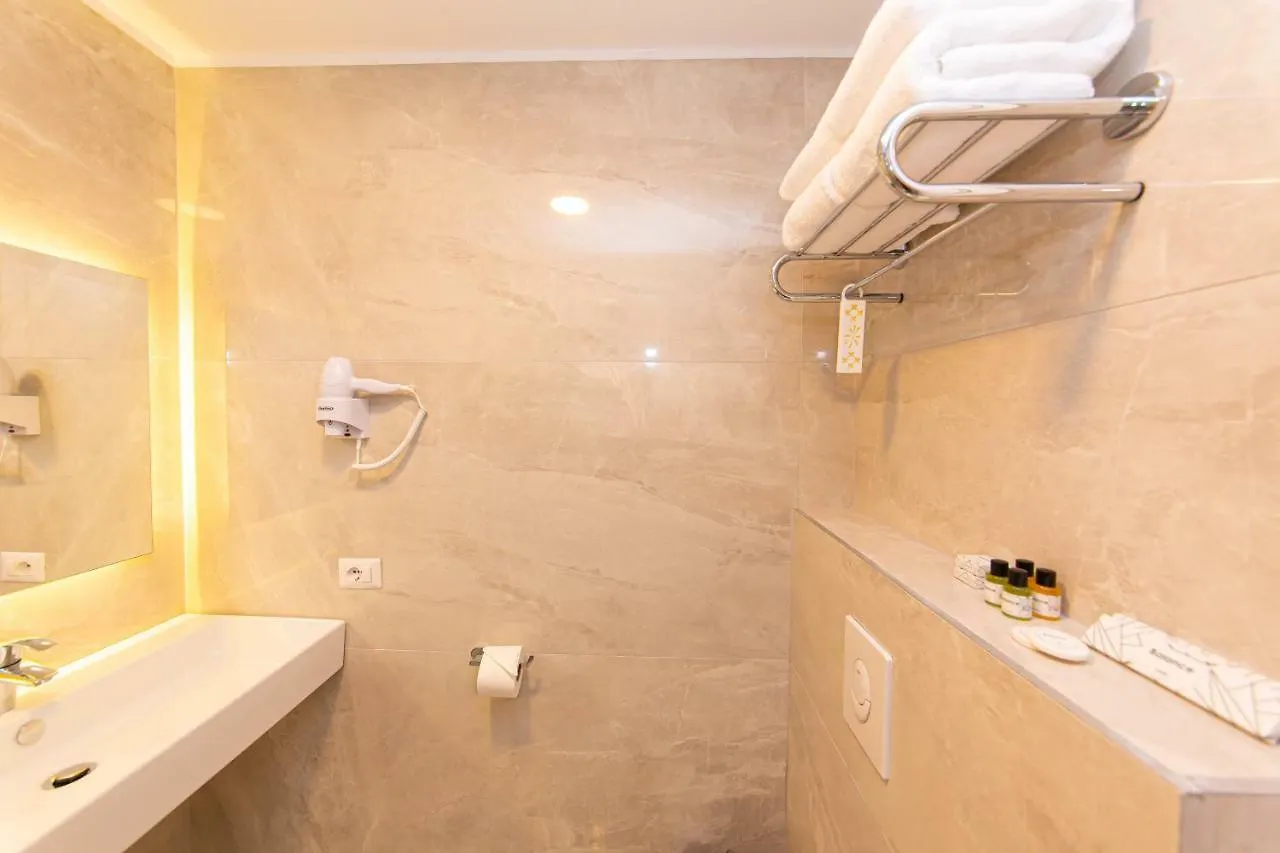 Light Hotel Yzberishti ألبانيا